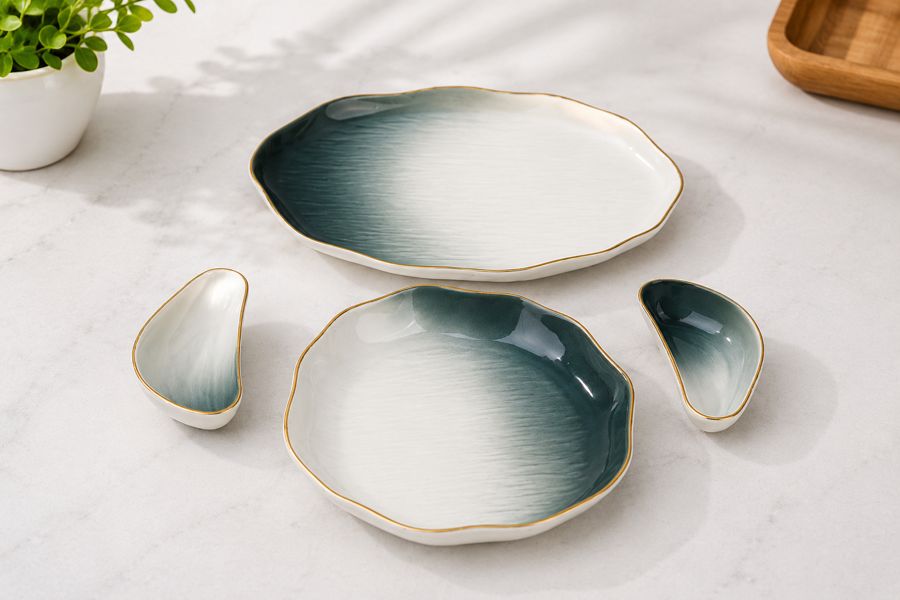24 Pc Dining Set
